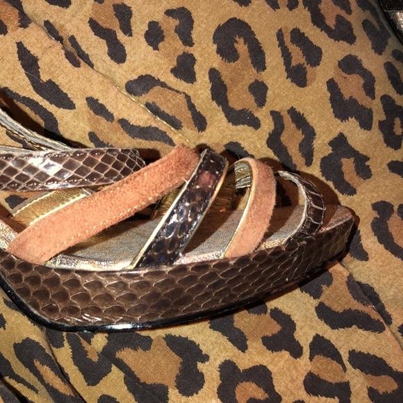 Nina size 10 sage green & tan alligator embossed strappy  platform heels - Picture 11 of 12